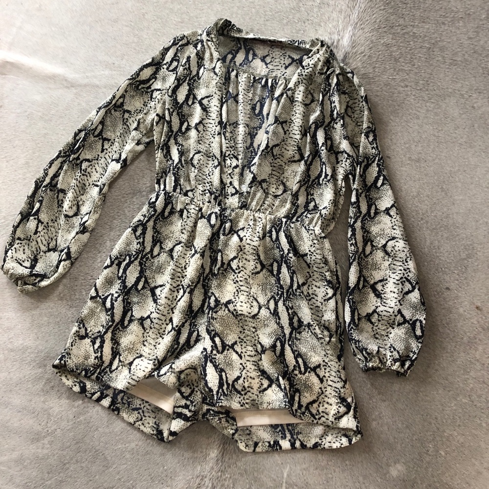 Long sleeve snake print romper